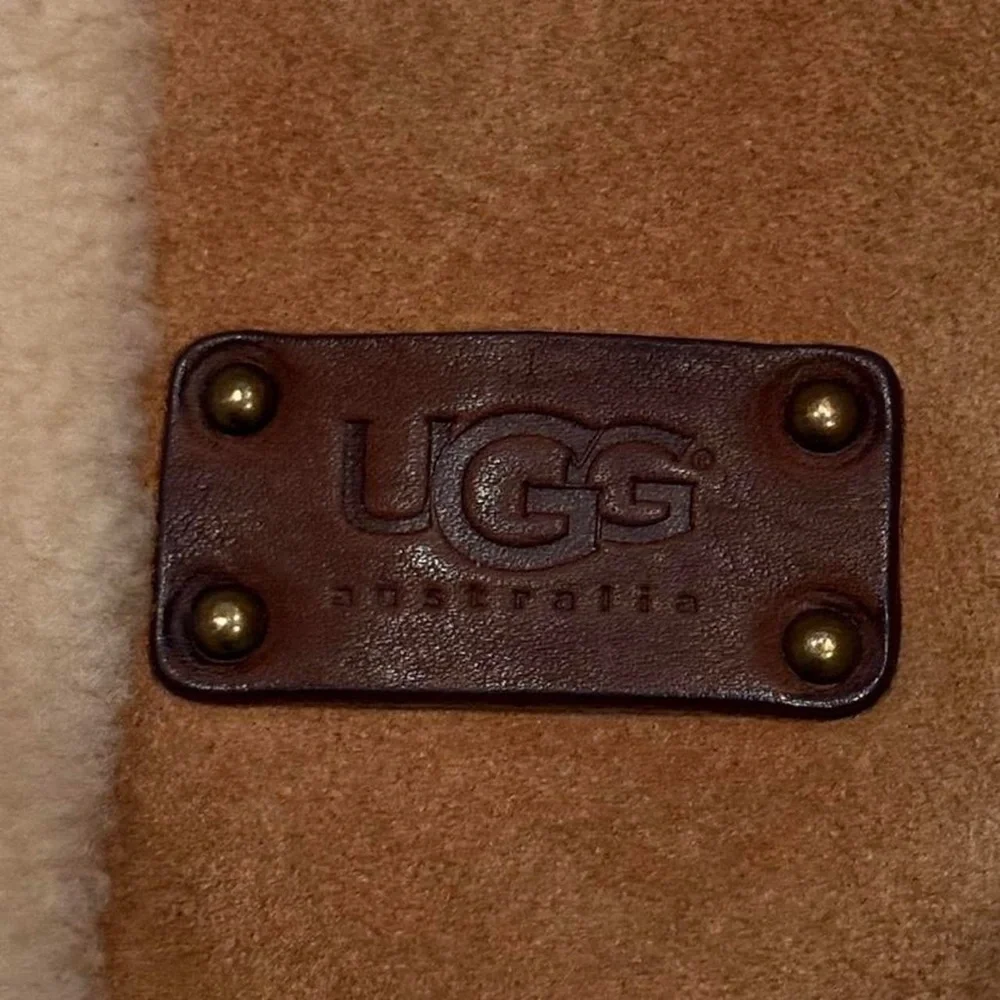 Vintage UGG Australia Small Sundance Chestnut Crossbody Messenger Bag